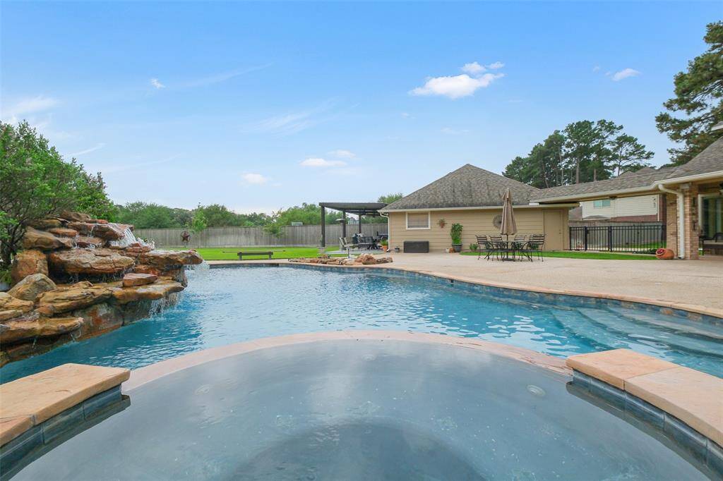 Enjoy a serene spa experience in this pool, complete with remote-controlled color-changing led lights and equipment.