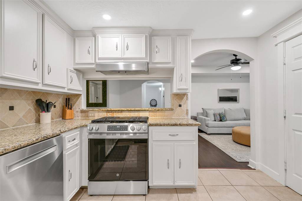 Gas range 2024, breakfast bar opens to generous family room.