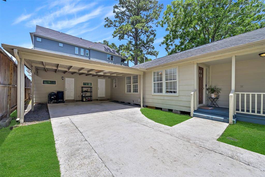 Nearby hike and bike trails, White Oak trail ranges from Garden Oaks area to downtown. Recent HEB on Shepherd and 24th and farmer's market every Saturday at Cavatore parking lot and so much more!