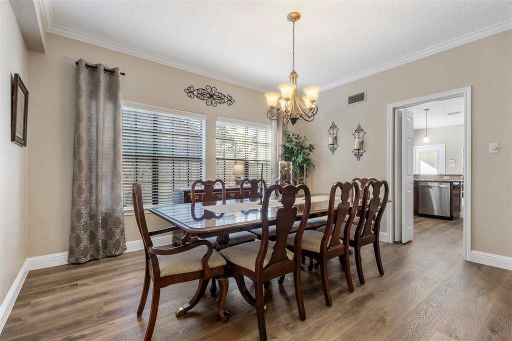 Huge dining room that's perfect for large gatherings.