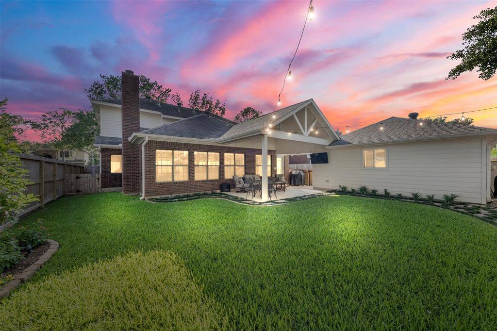 Perfect backyard for entertaining.