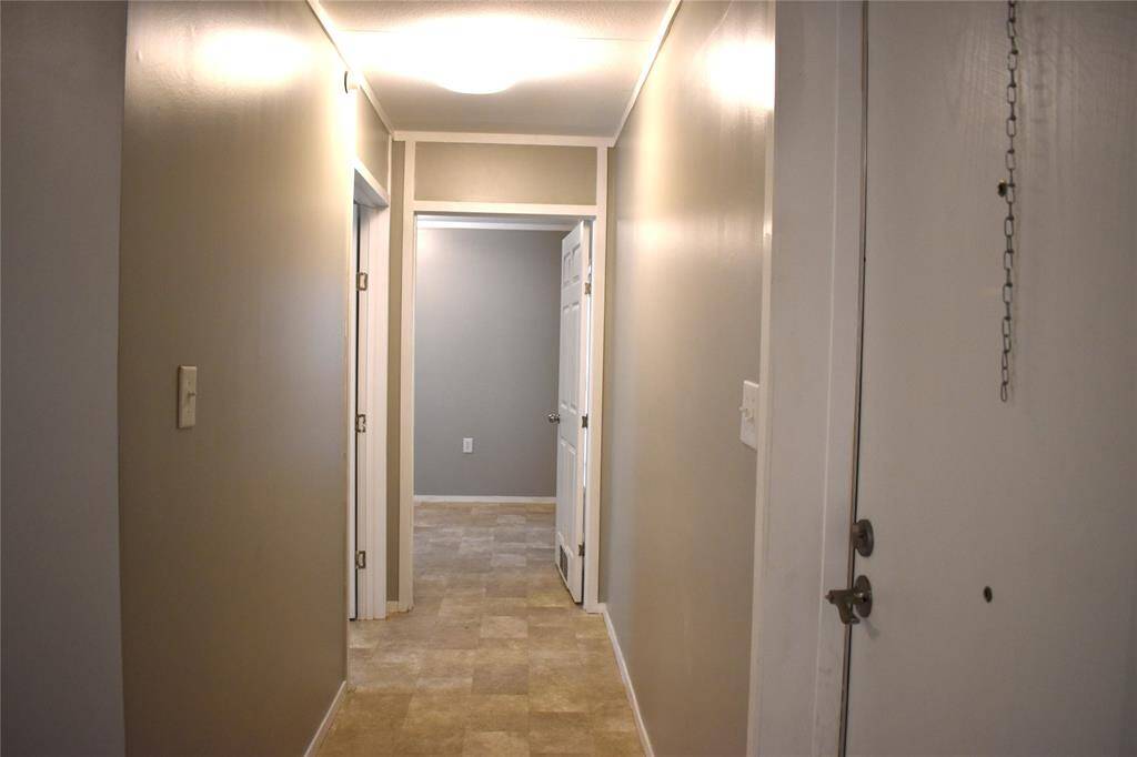 Hall leading to 2 additional bedrooms