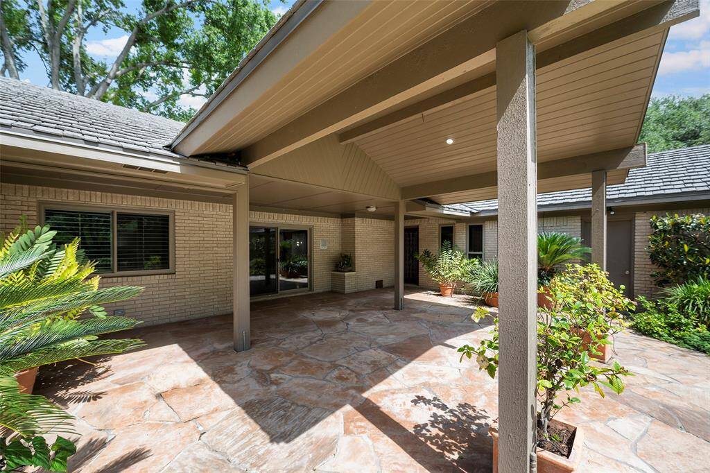 There are so many ways to beat the Texas heat on this property!  We love the flagstone patio area with recessed lighting, so you can enjoy it morning, noon or night!
