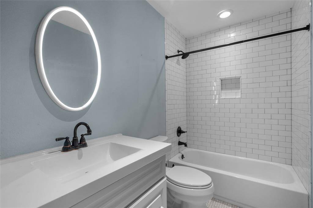 bathroom connected to the primary bedroom.