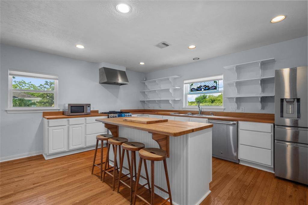 kitchen, with plenty of room for family.