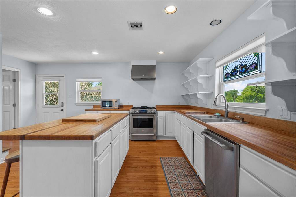 Kitchen with view of all the appliances.