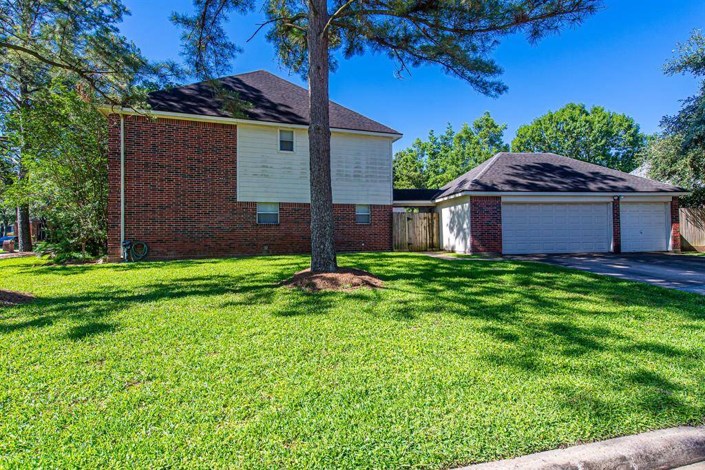 Attached/Detached 3 car garage with side entrace from street