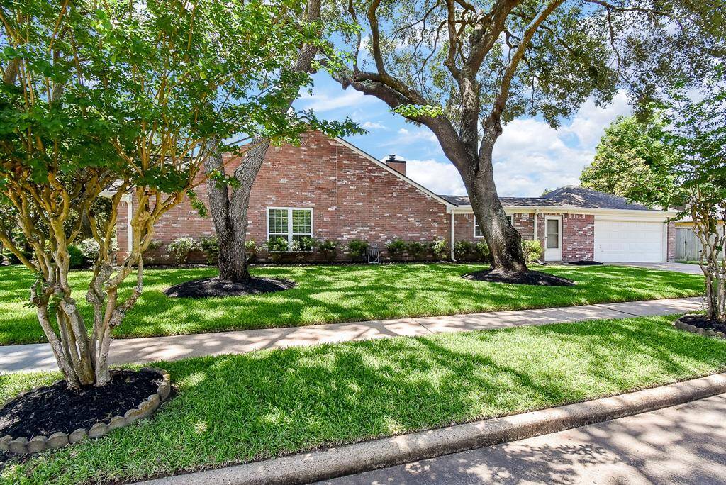 Make an offer today on this gorgeous home zoned to FBISD schools!