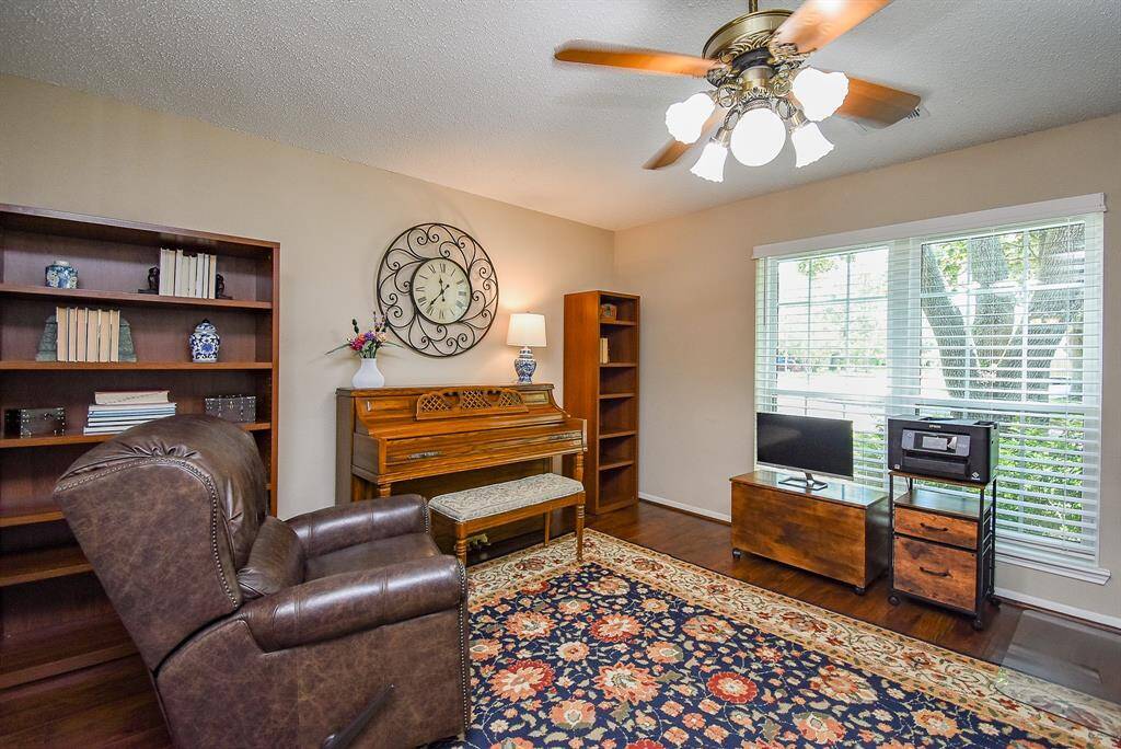 Flex space/office for lots of personal space.
