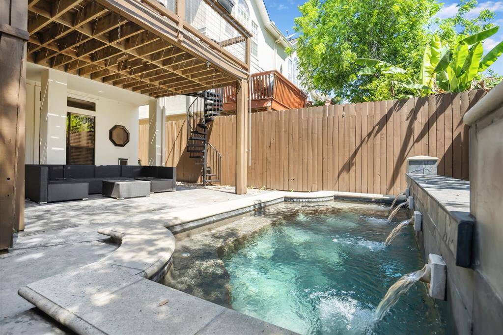 Another view of the outdoor oasis.
