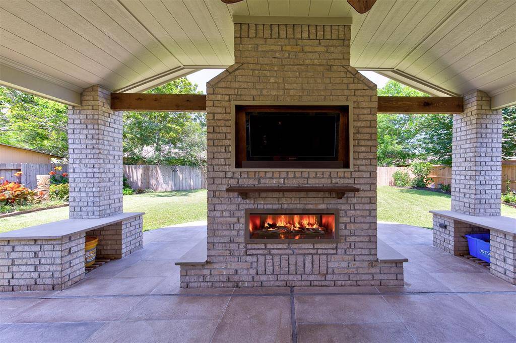 Patio and home is set up with built in speakers to enjoy your favorite music.