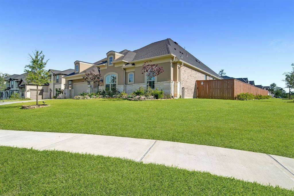 Come view this Lennar Next Gen “Attwood” floor plan offering flexible dual-living—perfect for multigenerational families, long-term guests, or private office space.