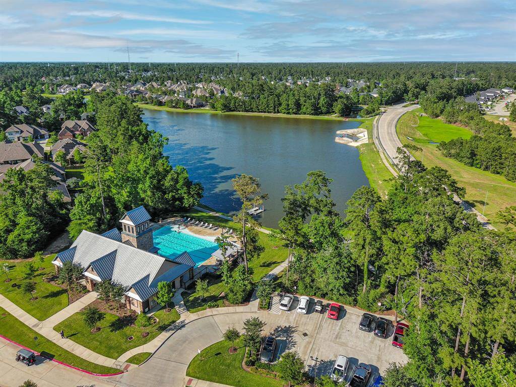 Enjoy amenities like: 23-acre lake for kayaking/fishing, clubhouse, and resort-style pool.