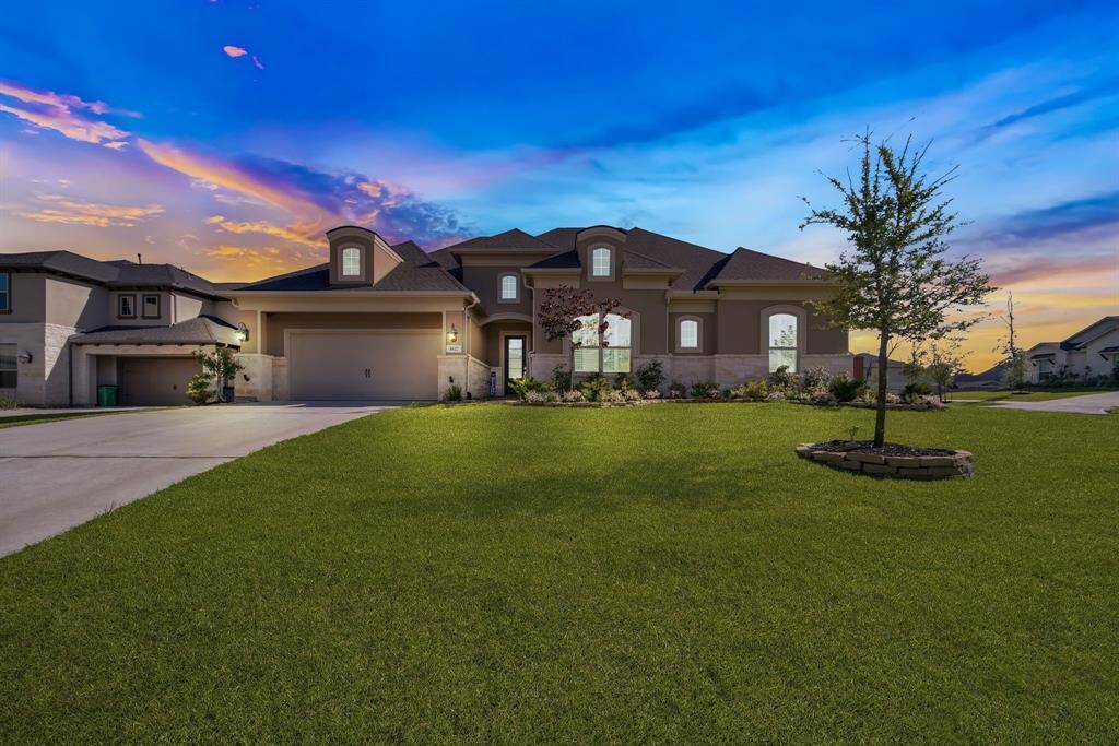 Twilight elegance—where great curb appeal meets gorgeous evening ambiance.