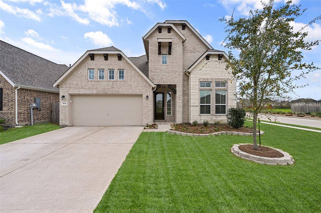 Welcome to 1838 Alyssa Way in Alvin's newly developed Midtown Park community! Conveniently located on the north side of town with quick & easy access to Highway 35, this two-story brick home boasts beautiful landscaping & a desirable corner lot at the entrance to the subdivision.
