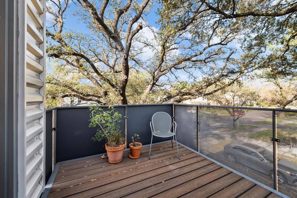 Private entrance of guest suite.
