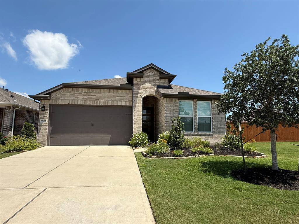 Welcome home to this Heritage Cove stunner.