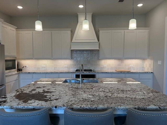 Easily fit 3 people at this huge kitchen island.