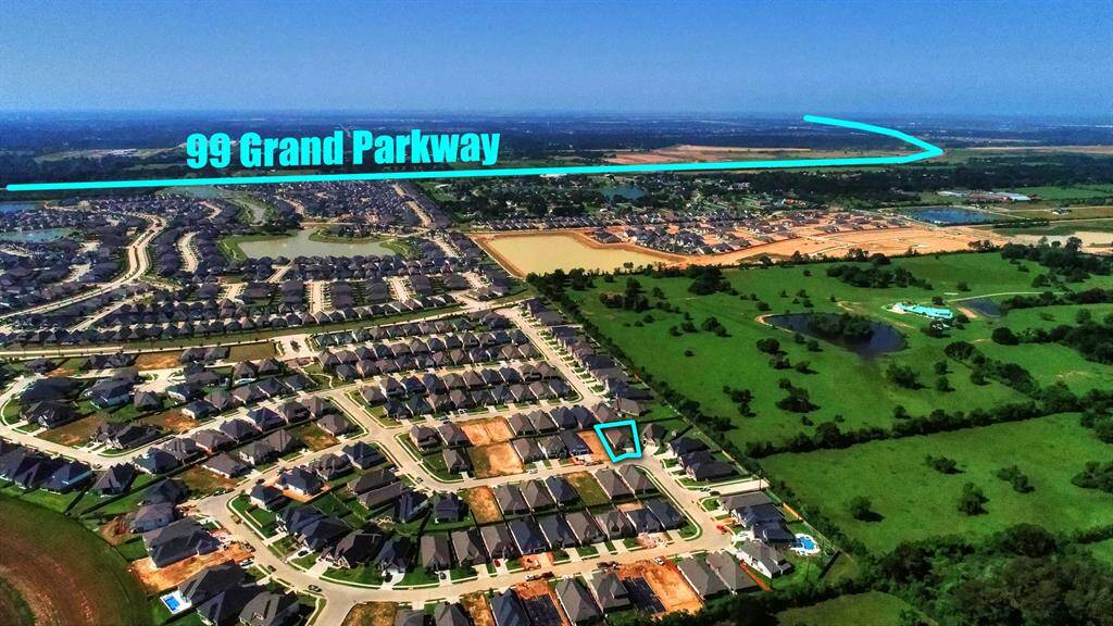 Showcasing the proximity to major highways like 99 Grand Parkway, offering easy commuting and convenient access to surrounding areas.
