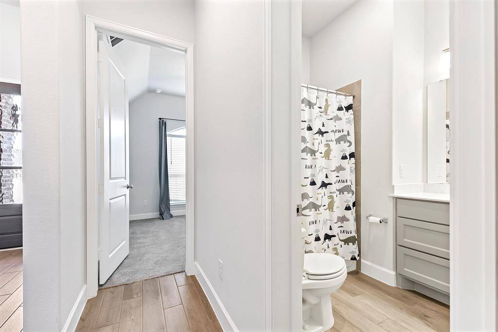 From the foyer, a hallway leads to two guest bedrooms with a full bathroom conveniently located between them—perfect for family or visitors.