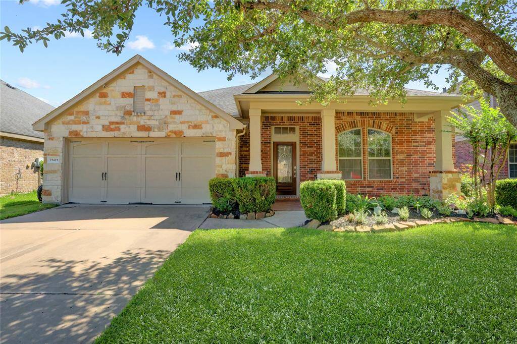 Welcome home in the great community of Grand Mission.