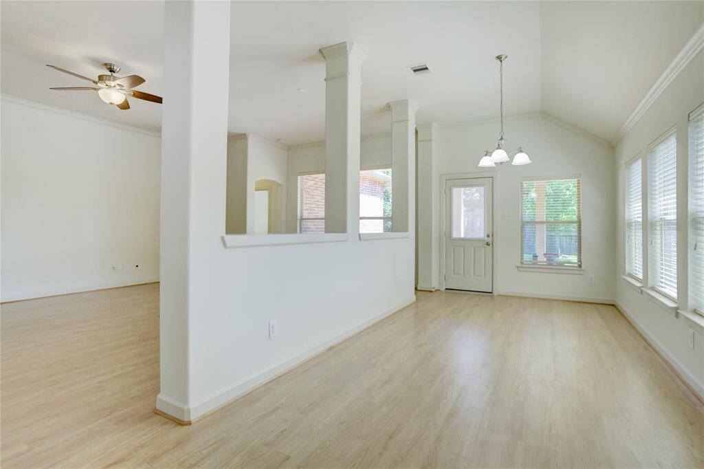 Breakfast area provides casual dining.