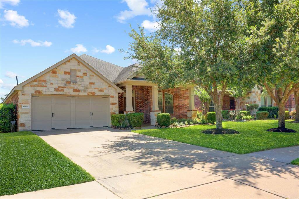 19419 Stetson Heights is a classic home built by David Weekley.