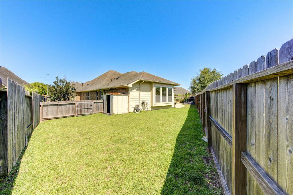 This secure, fenced side yard offers a safe and convenient outdoor space, perfect for pets to roam freely or kids to play with peace of mind. Easily accessible and private, it's an ideal area for fresh air and fun in a controlled environment.