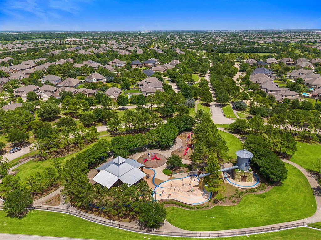 Water Haven Splash pad and park a few minute walk from home!