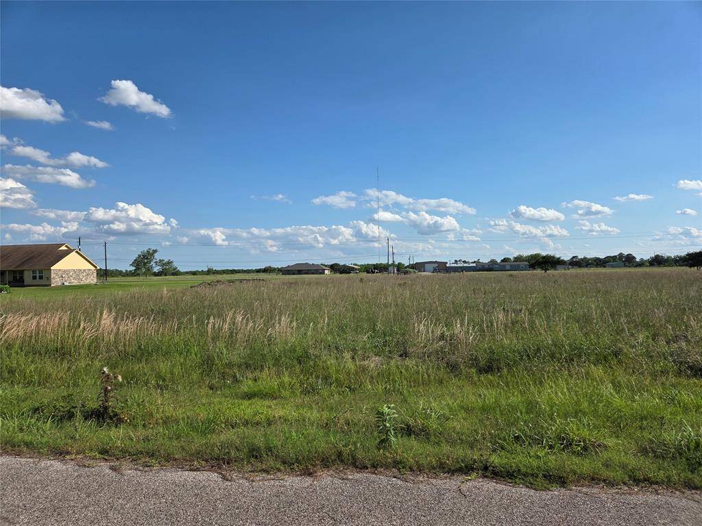 Lot access from two streets!