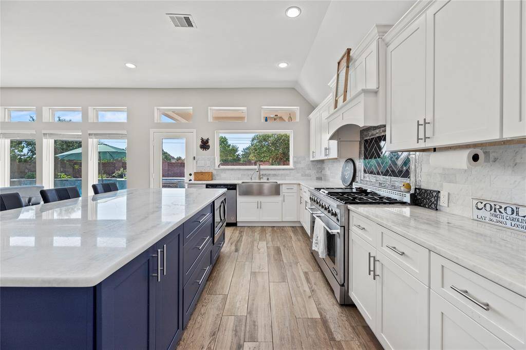 Ample counter space awaits you.