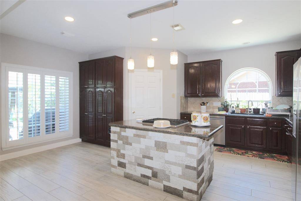 Another kitchen/dining view