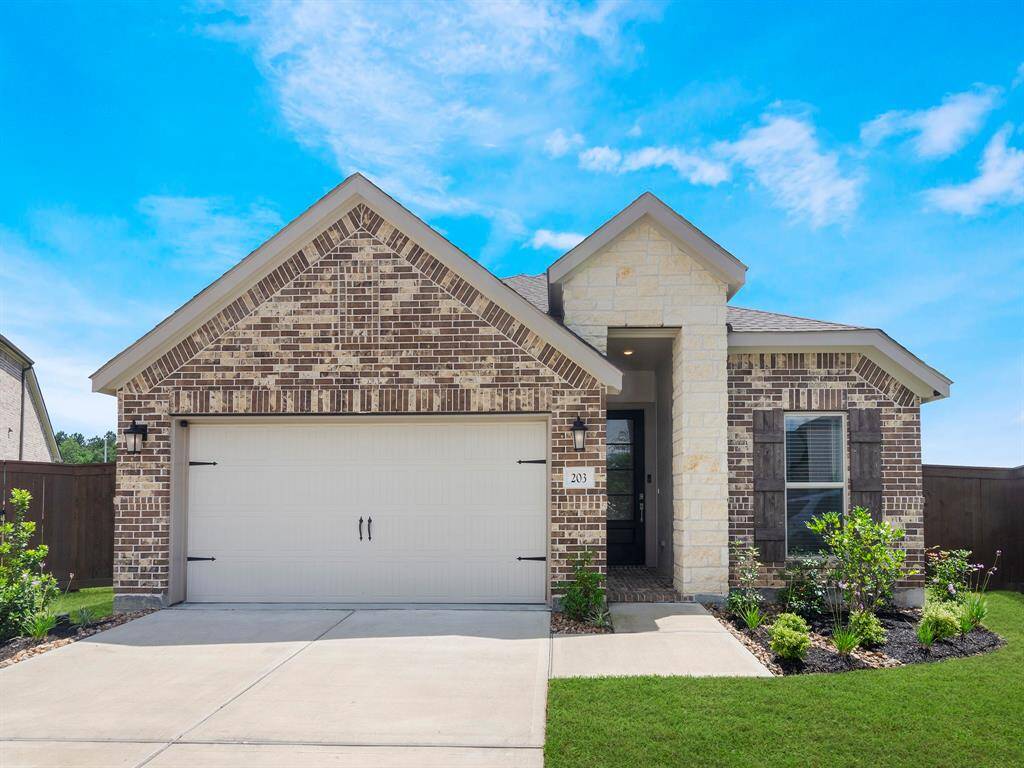 This photo shows a charming single-story brick home with a two-car garage. The exterior features a mix of brick and stone, a neatly landscaped front yard, and a welcoming entrance. Ideal for buyers seeking a modern and well-maintained property.