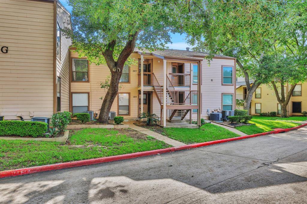 Updated lakeside condo in gated April Sound with water views, modern upgrades, and resort-style amenities on Lake Conroe.