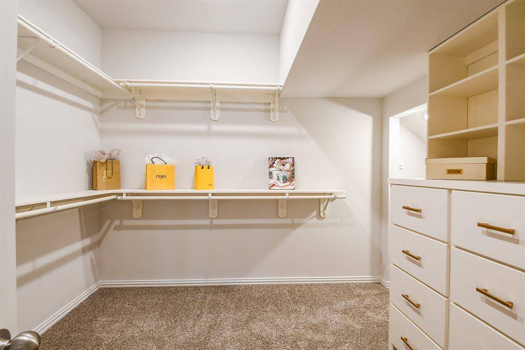 BUILD-IN CLOSET SYSTEM WITH DRAWERS