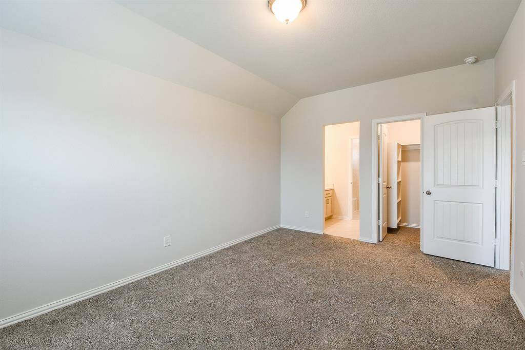 3RD BEDROOM SHOWING ENTRANCE TO ENSUITE