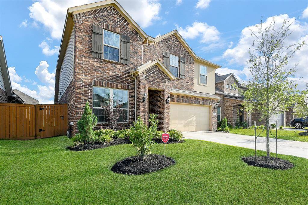 ELEGANT FRONT ELEVATION