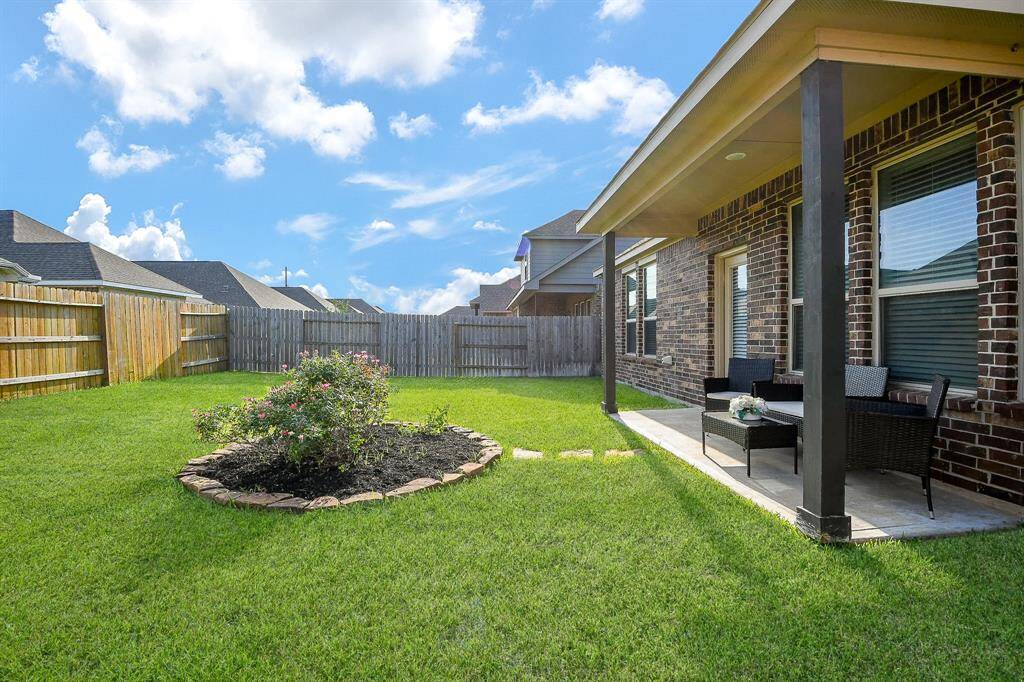 COVERED PATIO ON THE BACKYARD