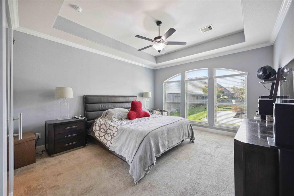 Primary bedroom w/ tray ceilings