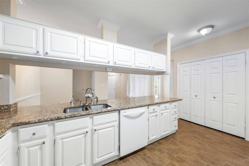 Kitchen with lots of cabinets for storage!