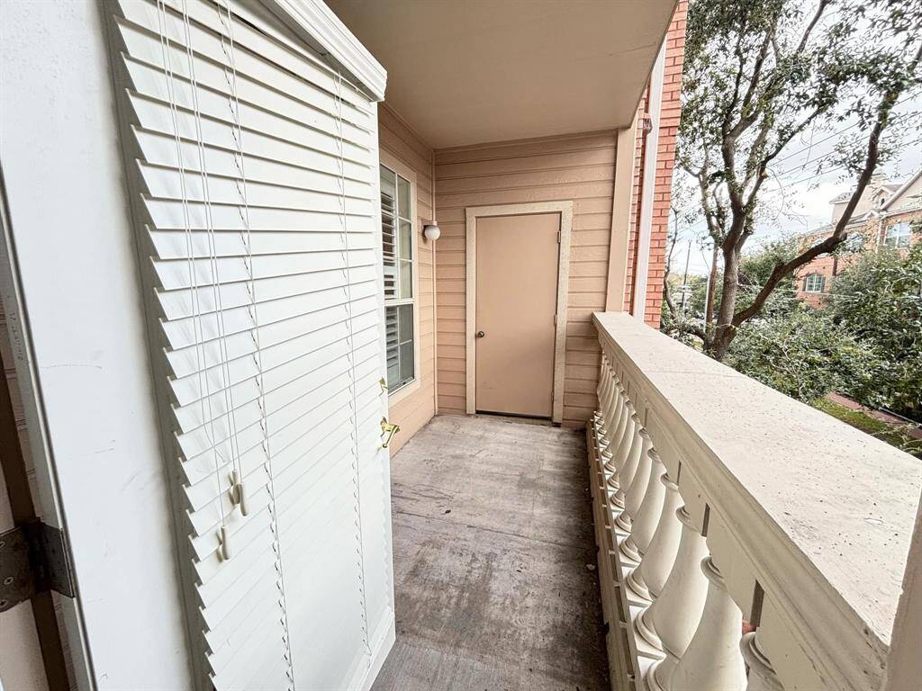 Additional storage room off the balcony