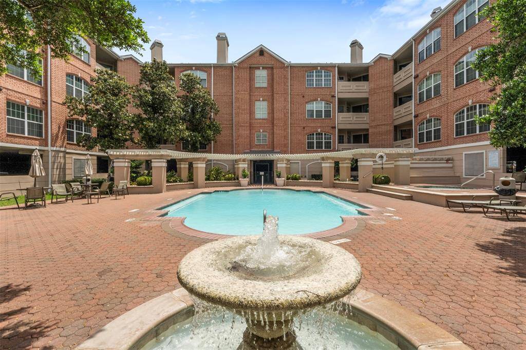 Condo amenity: Pool with spa