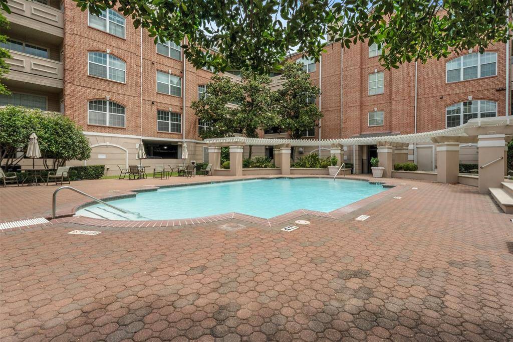 Condo amenity: Pool with spa
