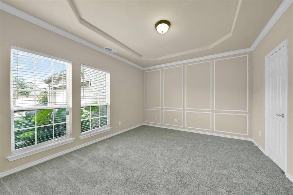 This room can be used as an office, formal livng or even a bedroom (has a closet)