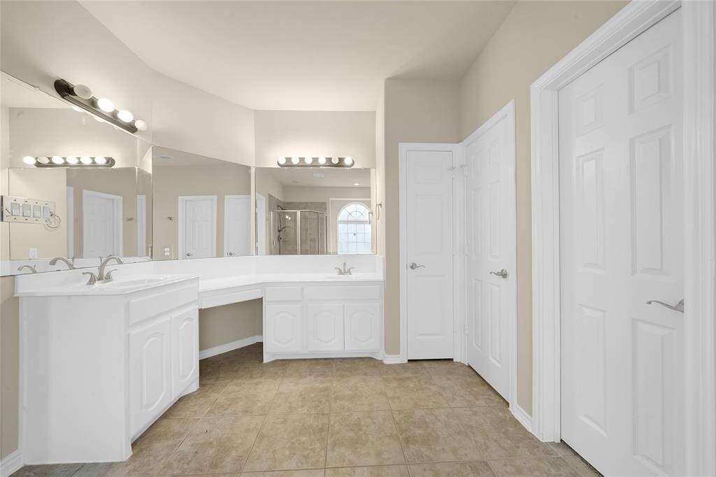 Primary bath with dual sinks and water closet