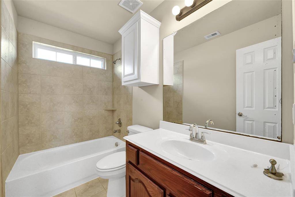 4th full bathroom w/ shower tub combo
