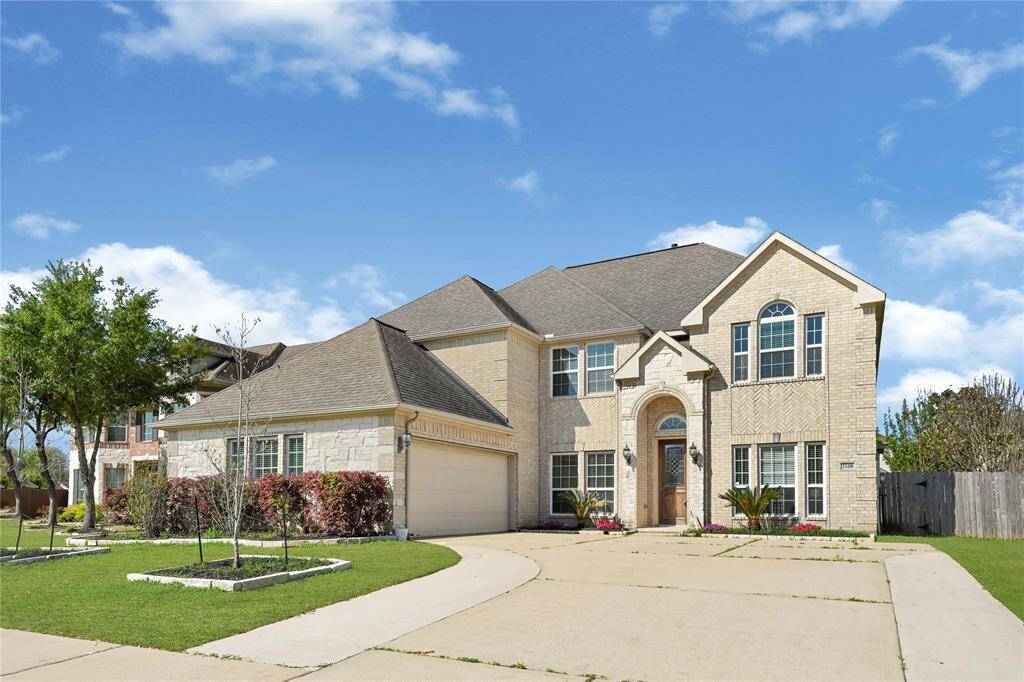 This home sits on a culdesac street with a double wide driveway