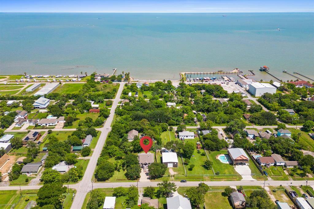 Close proximity to the bay