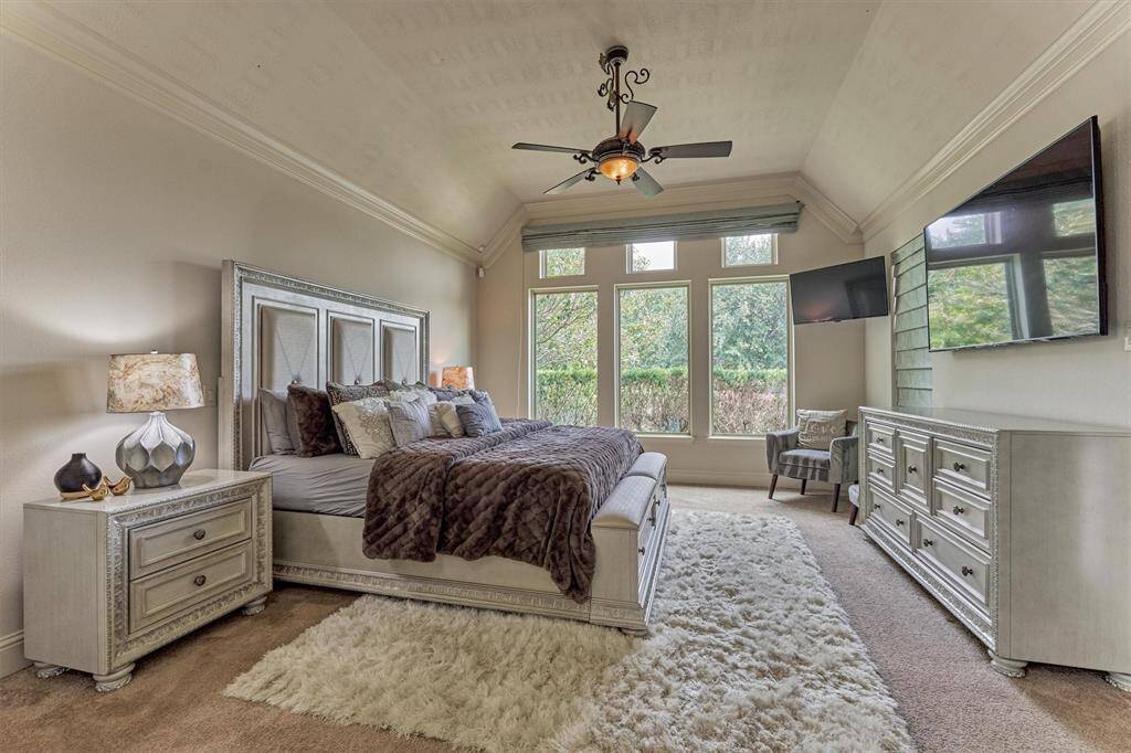 Large breakfast area with views of the beautiful backyard and pool