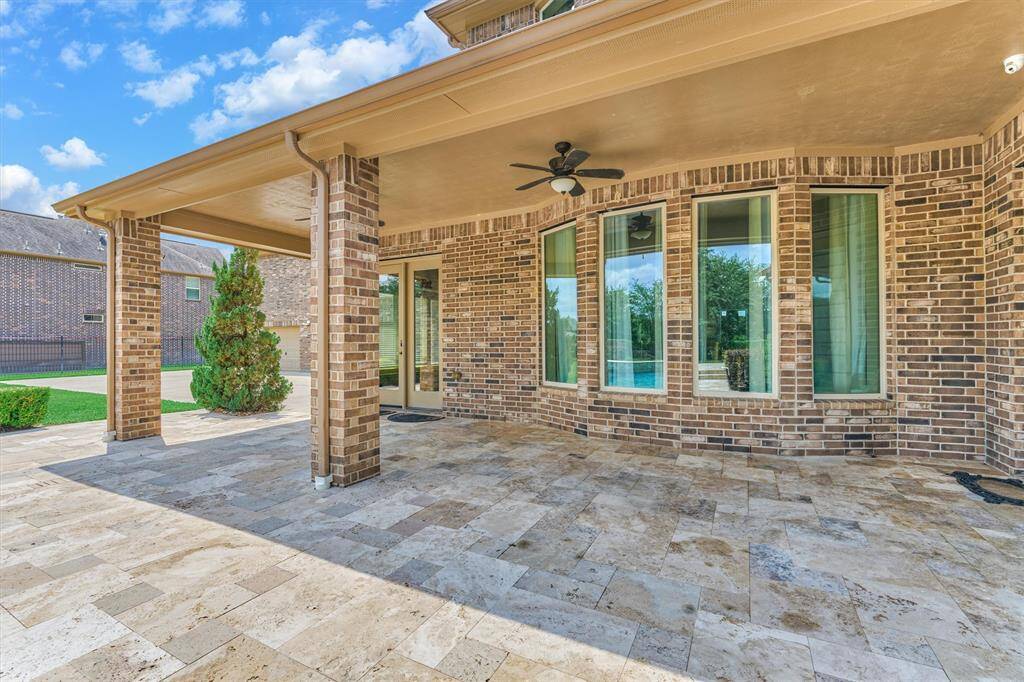Covered patio area, travertine decking throughout